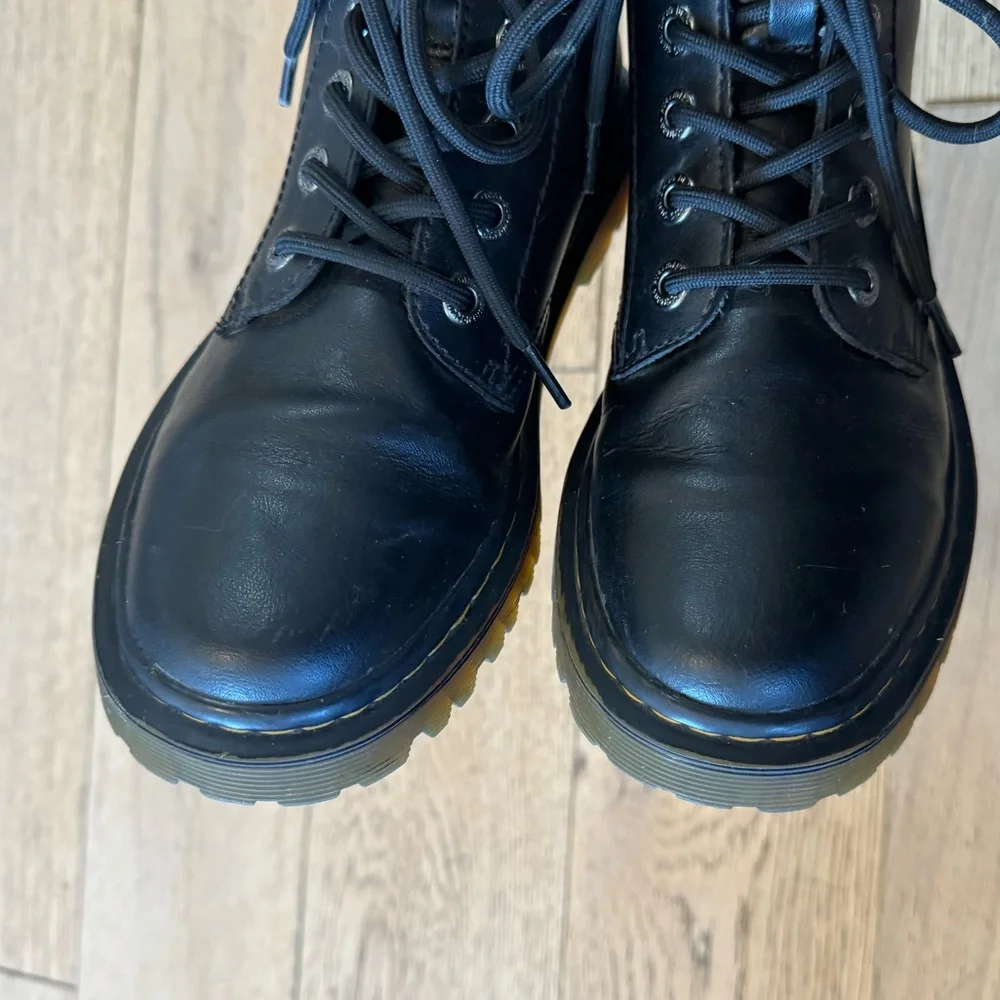 Dr. Martens Luana‎ Boots Black Leather Women’s Size 7